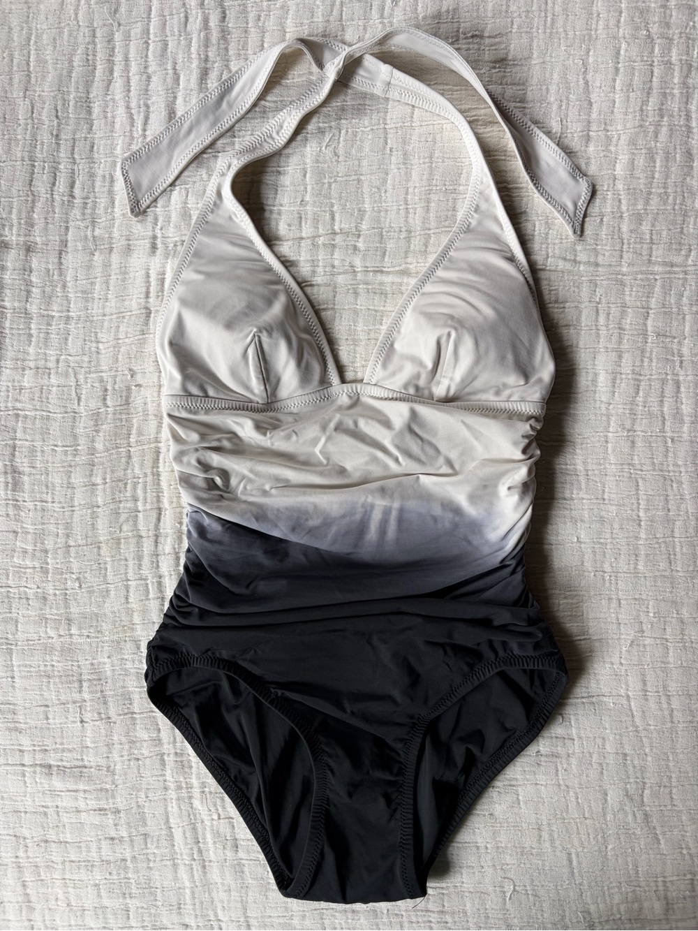 DKNY Pale Gray/Gray/Black Hombre 1-piece Swimsuit, size 4